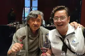 71岁谭咏麟脸色红润很年轻，晚年独自生活，原配出家独子在国外图片