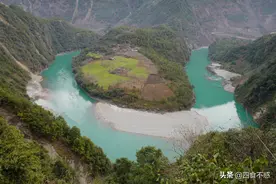 小马过河？在丙察察看风景大片时爆胎了｜滇藏行（中）图片