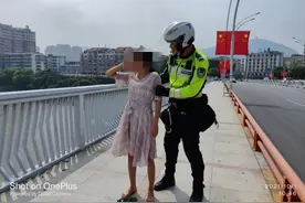 视频！南安美林大桥：女子闹轻生，交警铁骑紧急救援图片