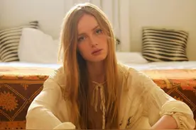 荷兰超模丽安·凡·龙佩，7月巴黎版《Vogue》居家摄影图组图片