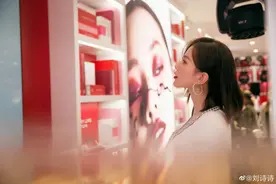 刘诗诗：美丽如初，优雅大方！温柔又不失“诗”意图片