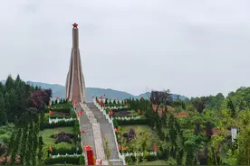 鸡鸣三省，一只公鸡打鸣，三个省都能听得到图片