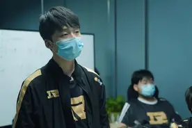 AG对阵RNGM看点:以为是虔诚一诺顶级射手对决,其实是有手就行站撸图片