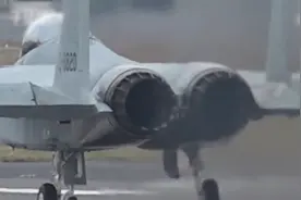 日本F-15J战机起飞时出事 发动机喷火后突然熄灭视频封面