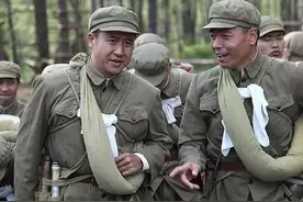 朝鲜战场上，团长遇到一个老乡后闲聊，发现他竟是苦找17年的弟弟图片