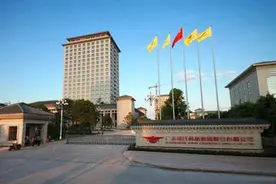 帮他人养猪市值超两千亿，262家分公司，保洁阿姨身价千万图片