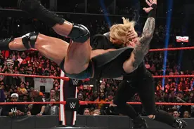 「RAW 3.3战报」禽兽兰迪·奥顿对嫂子动手！德鲁狂砍大布图片