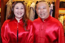 德云社的徒弟们，为什么都爱陪师娘逛街跑腿，给师娘拎包？图片