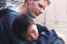 德国小伙在中国深山支教10年，把生命献给中国儿童，拒绝感动中国图片