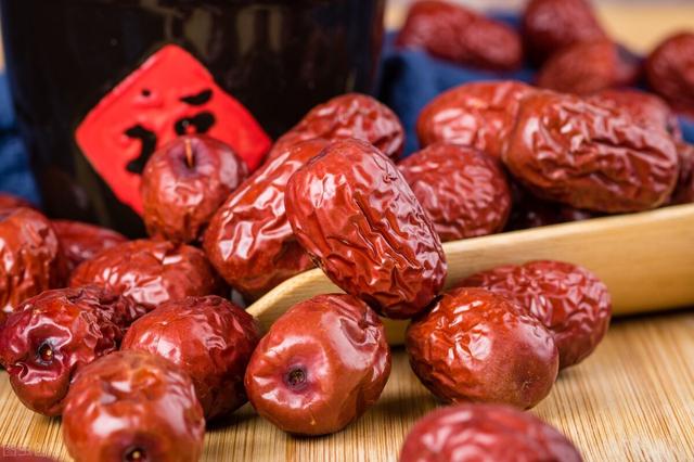 每日懂一味中药——大枣：补气养血，镇定安神
