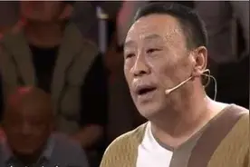 老人身戴一串“佛珠”鉴宝，说自己意外捡到的，专家：快点摘下来图片