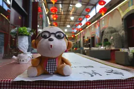 济南老城胡同里的青旅，就在大明湖畔，见过这样的大厅吗？图片