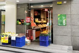 聚焦3·15 | 鲜丰不“鲜”售卖发霉、隔夜开切水果成常态？图片