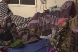 寒潮频袭！印度新德里收容所可接收7000人，但流浪者有1.7万人……图片