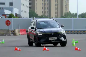起步就挠胎/百公里加速8.68秒 全新荣威RX5 PLUS首测图片