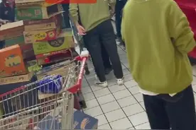 部分城市出现抢购米面油，有人一次买600斤大米，商务部门呼吁冷静，生活物资充足图片