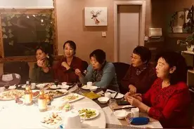 “每个月开销2万”儿媳辞职后，婆婆彻底醒悟：我其实是在帮儿子图片