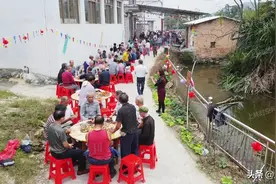 上林县耀河中显庄不一样的过节方式引得外国女婿现学壮话送祝福图片