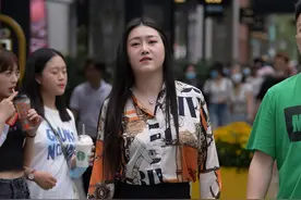 衬衫+包臀裙+尖头细跟鞋，适合职业女性的日常通勤装图片