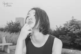 有时候头发乱了，不是风吹的，是因为心情图片