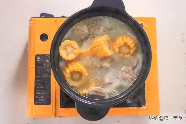 玉米炖排骨最家常的做法，虽然简单易做，很多人第一步就做错了