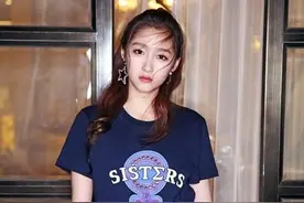 关晓彤被父母捧成大明星，亲姐姐却默默卖拉面，果然颜值决定命运图片
