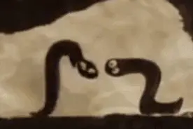 被砍成两段的蚯蚓见面，是父慈子孝还是兄友弟恭？图片