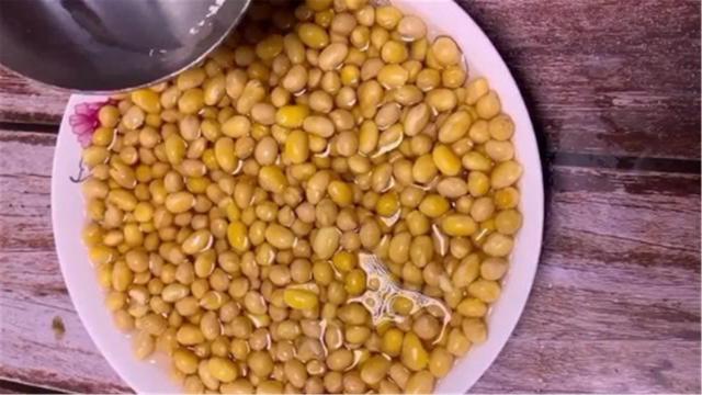 花胶花生黄豆猪脚汤功效与作用 2026年花胶炖黄豆的作用
