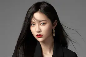 万籽麟性感红唇干练写真图片图片