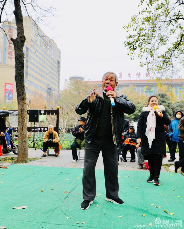 高手在民间，演出自娱自乐，洛阳周王城广场民间曲艺乐园