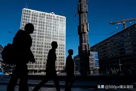 兼具形式感与戏剧性的这些时空碎片，让生活与摄影变得更有趣了图片