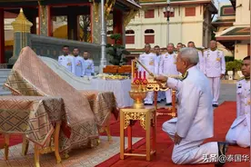 泰国枢密院主席授命布施为国祈福图片