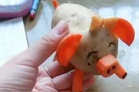 幼儿园亲子作业：用水果蔬菜做手工，看到交上来的作业，老师乐了图片