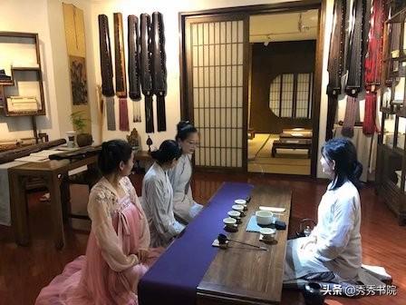 熟练掌握茶艺解说词，才可快速入戏。看茶艺师的语言魅力