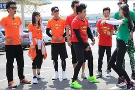 被《跑男》带火的“假袖子”，夏天街上总是有人穿，他们不热吗？图片