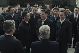 《扫黑风暴》一天只播一集不过瘾，央视揭秘，取决于他的这一句话图片