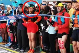 白银赛穿短裙的“女神”级跑者：发现情况不对，我第一时间撤退图片