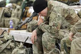 美军第一批750名空降兵奉命开拔前往中东，士兵脸上毫无表情图片