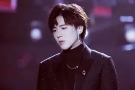 在街头“卖唱”6年无人识，视频一夜爆红，林志玲光脚给他伴舞图片