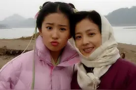 她是刘亦菲母亲，退出国籍加入美国，女儿成名她却已经无人识！图片