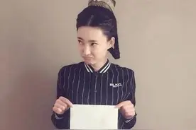 从“漫画腰”“A4腰”“反手摸肚脐”挑战看现代女性的颜值焦虑图片