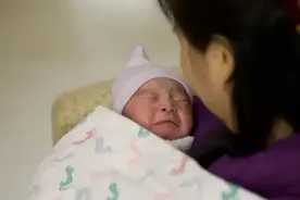 疫情期闯关赴美生子，近百名中国孕妇被遣返还有人被判刑图片