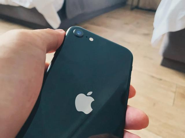 从苹果8更换到iPhoneSE2，自用60天后，几个明显的优缺点不吐不快