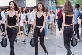 高个、漂亮、腿长的美女，穿吊带衣紧身裤，真心是太美了图片