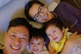 胡杏儿晒一家四口合照，两个儿子一个随爸爸，一个随妈妈颜值爆表图片
