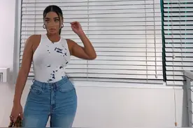 美女身材不输卡戴珊，自带光环，大号身材就是不一样图片