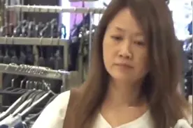 港姐风光不再！51岁梁小冰独逛商场显落魄，酒吧商演捞金太卖力图片