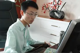 悲剧了，学霸考上清华后沉迷打游戏，因学分不及格被学校勒令退学图片