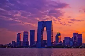 围观｜苏州地标“东方之门”身陷工程款纠纷 17年开发命途多舛图片