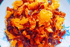 下雨天不好买菜，银耳木耳肉丝用豆瓣酱炒，咸香爽脆，下酒下饭棒图片